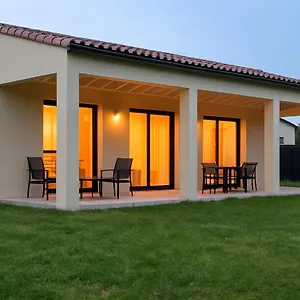  Hébergement de vacances Maison Neuf En Provence